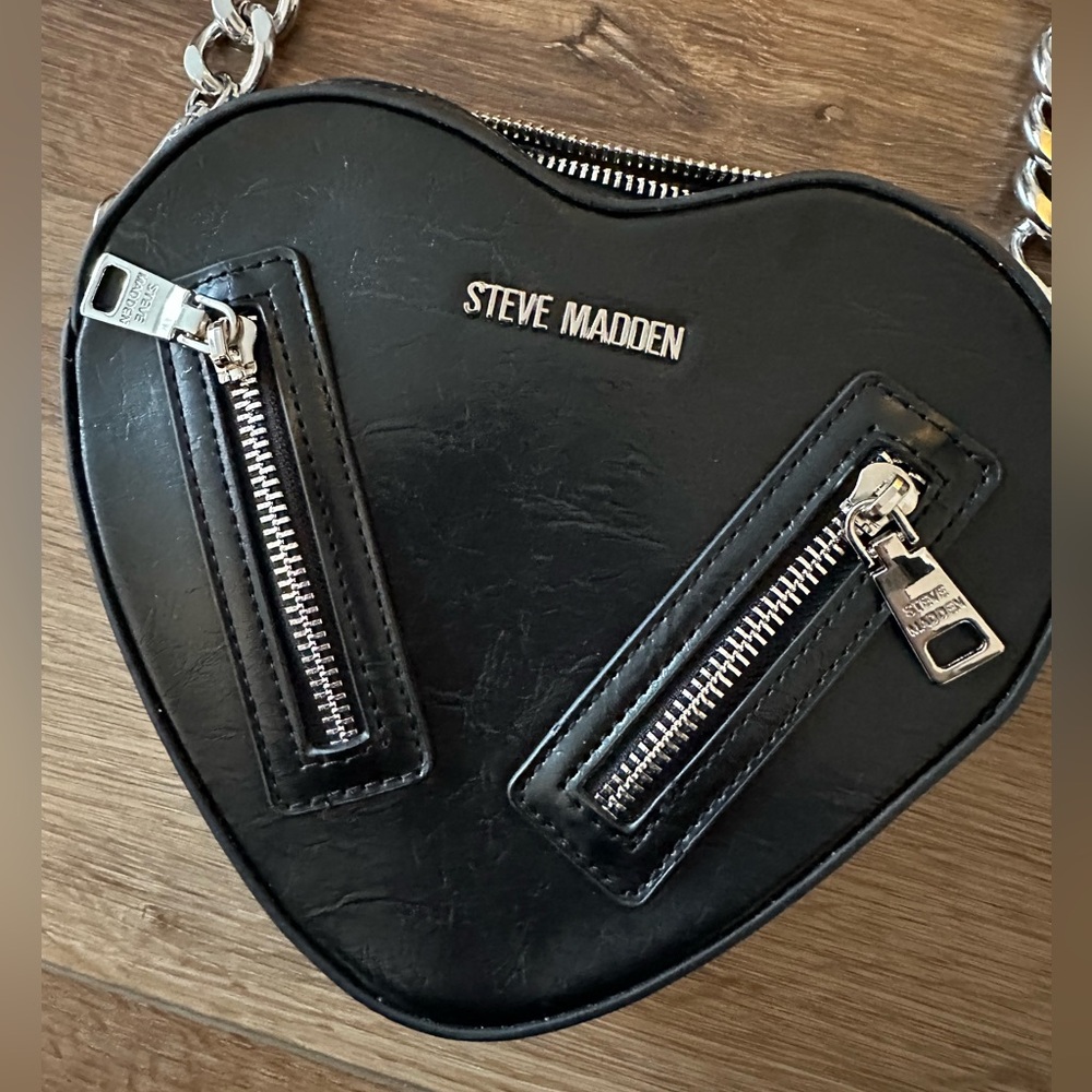 Steve Madden BLOVIE Heart Crossbody Black